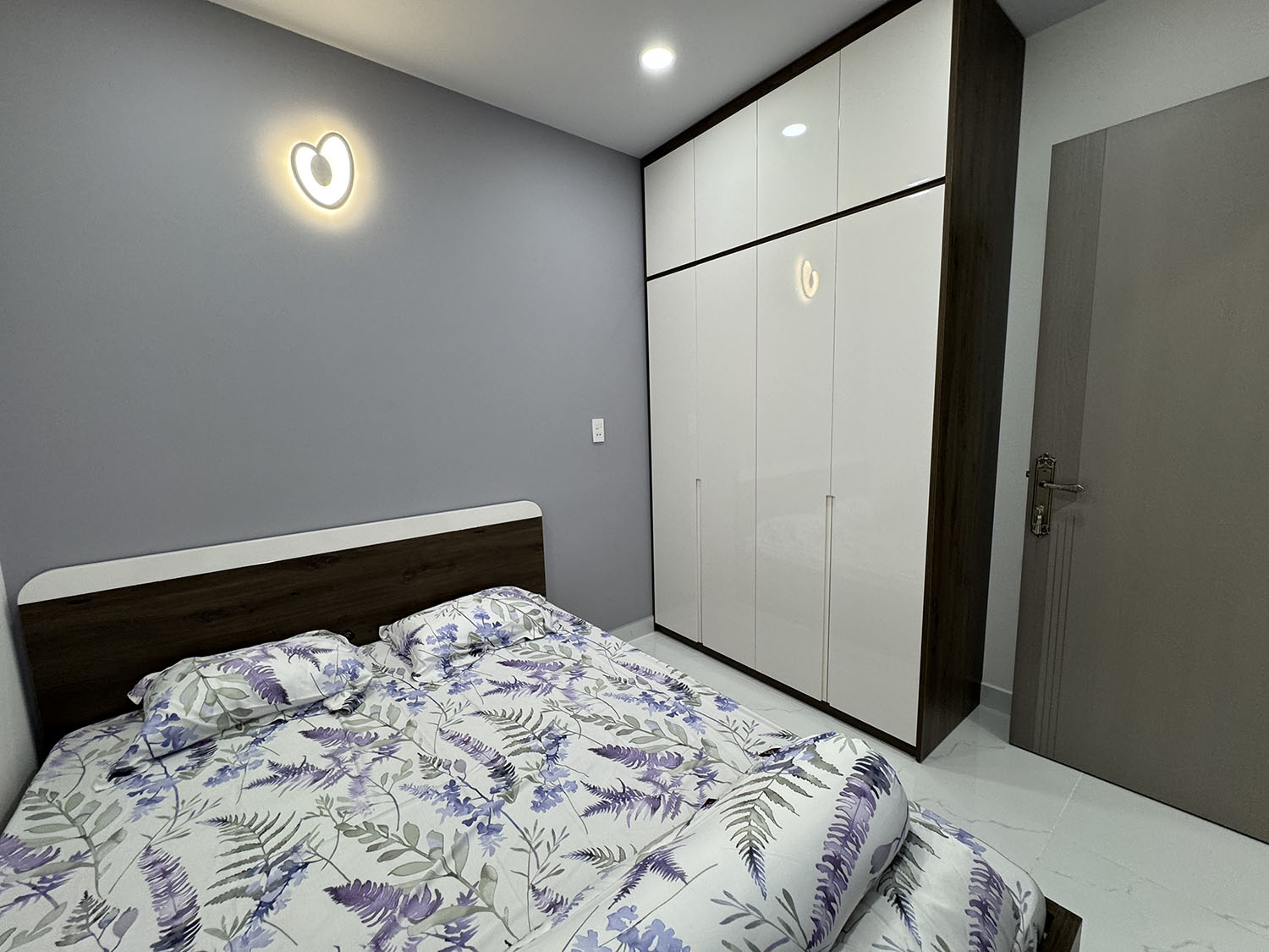 Nhà phố 3 lầu thiết kế Singapore đẹp lung linh full nội thất cao cấp hẻm xe hơi Khu VIP Quang Trung